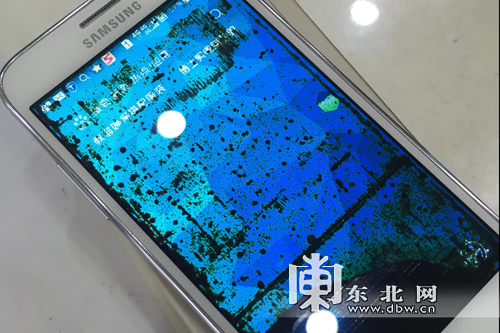 《市民購買三星手機第9天“花屏”》續(xù) 更換全新手機